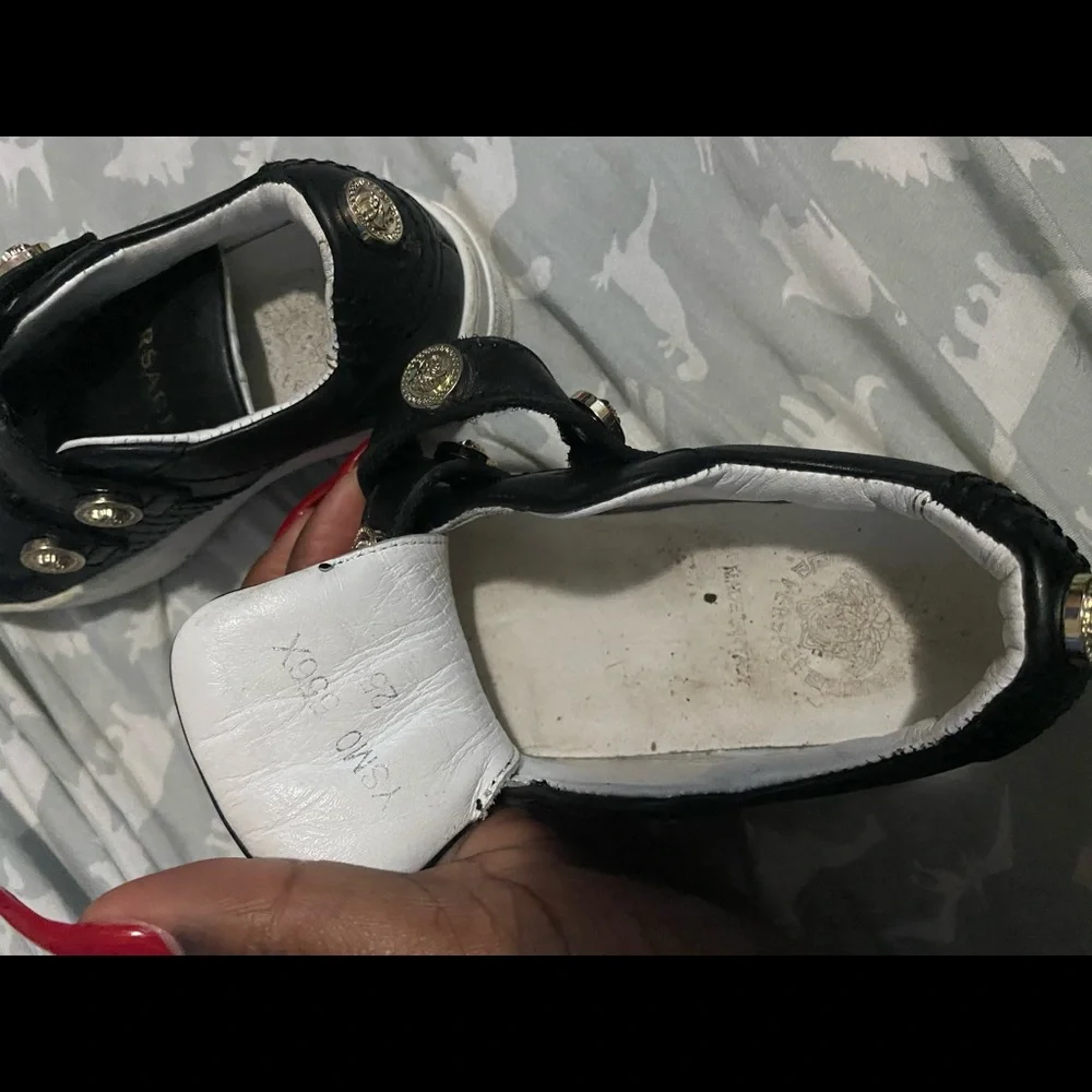 Versace - Picture 2 of 4